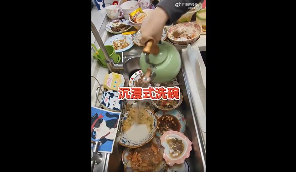 咱中国一位小姐姐的洗碗视频，直接在海外火出圈了，火得一塌糊涂。

咱好好说说小姐