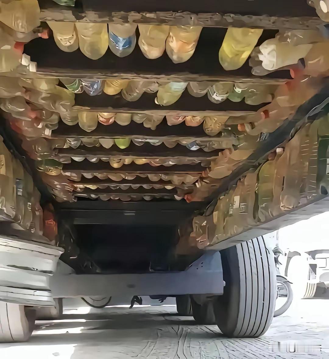 这个货车司机不厚道啊，居然空车增重。 ​​​