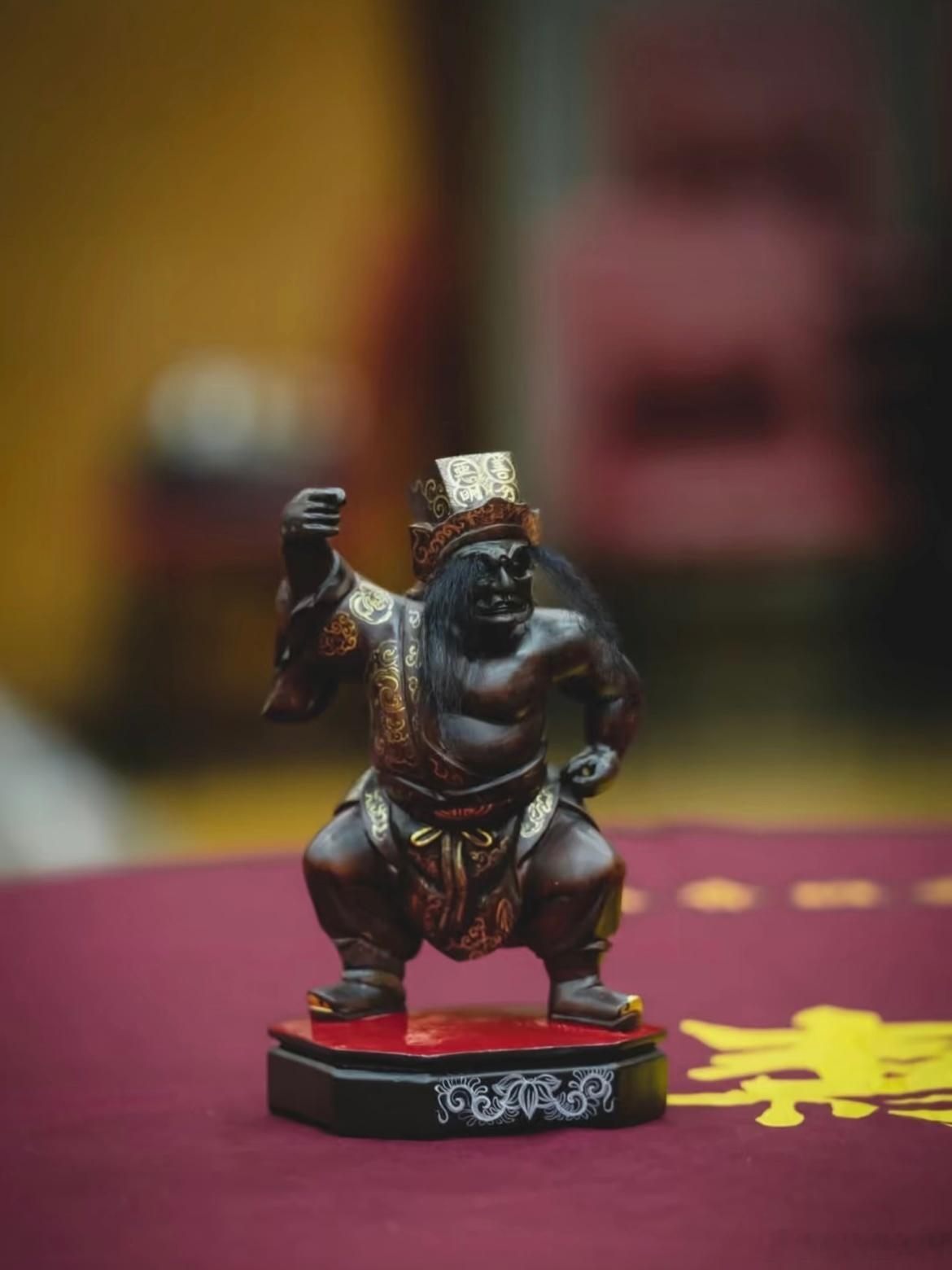 人到半生，走过长路，才慢慢读懂生活最朴素的道理。 年轻时总爱追逐，争输赢、较得失