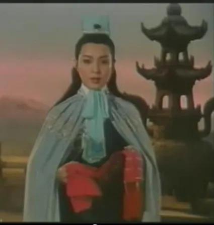 62版越剧电影红楼梦里的琪官，是由曹银娣扮演的，虽然只有短短的几分钟戏份，但却是