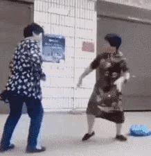 生活里一句口角，竟能夺走一条人命。河南周口鹿邑，一名55岁的中年女性，就因为和邻
