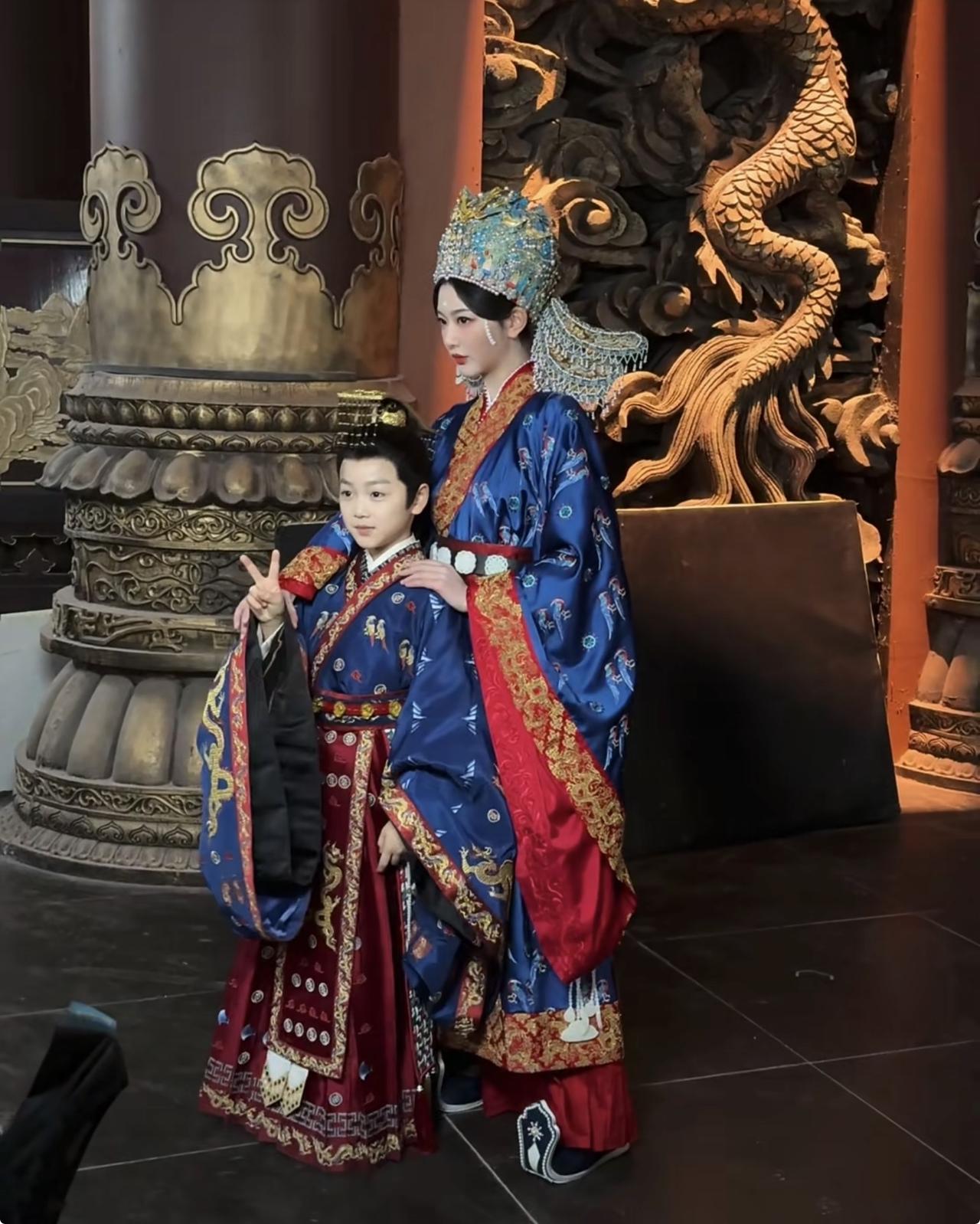 《逐玉》俞宝儿十二岁独自掌权，长宁随长玉和谢征去北境戍边，宝儿和长宁说“要记得我