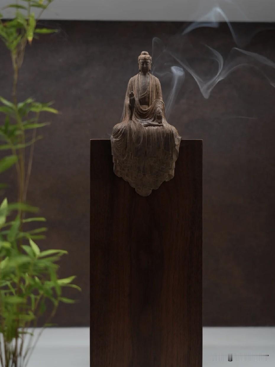 一个女人最好的状态：柔和而有力量

年轻的时候，以为厉害的女人，是雷厉风行、说一