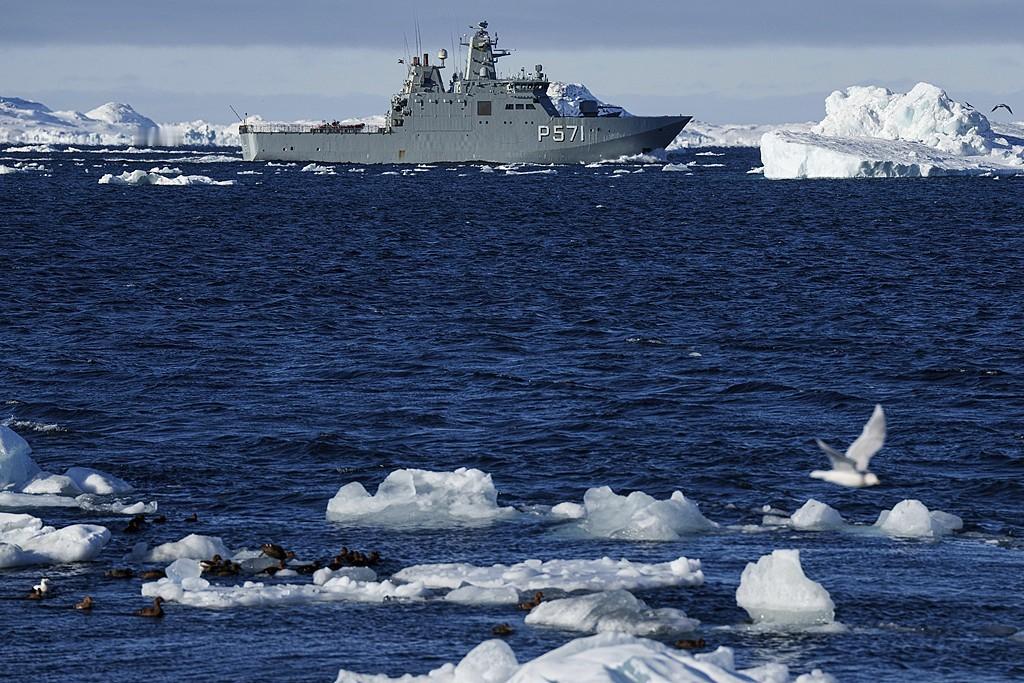 因美国威胁购买格陵兰岛并加征关税，欧洲议会多名议员表示，欧美此前达成的贸易协议已