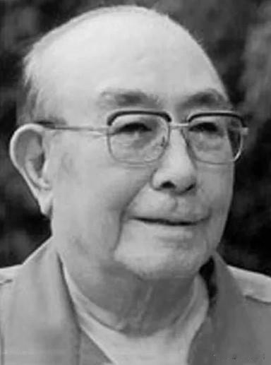 1932年，吴德加入了反帝大同盟，并考入了中国人民大学，但由于当时的国内形势，他