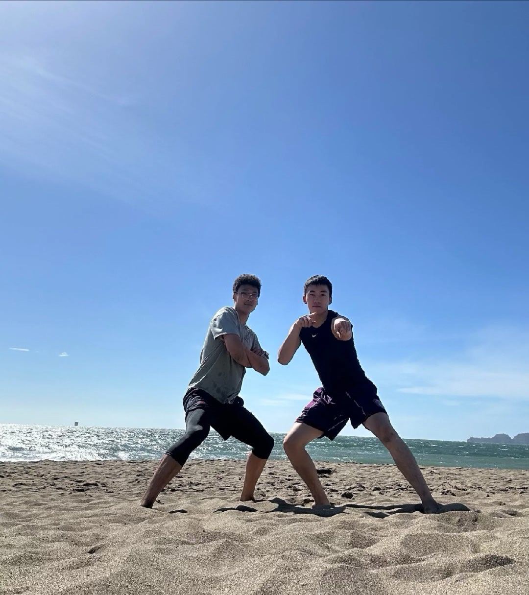 留美小分队正在享受沙滩和阳光～～cba