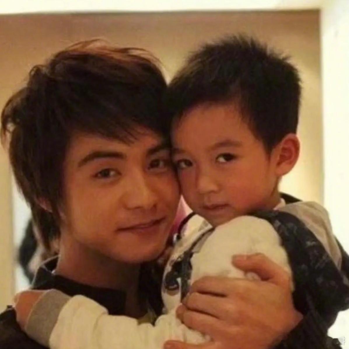 贺峻霖三岁替母追星马天宇 令人心动的offer 贺峻霖：追星这事儿我从小就会！3