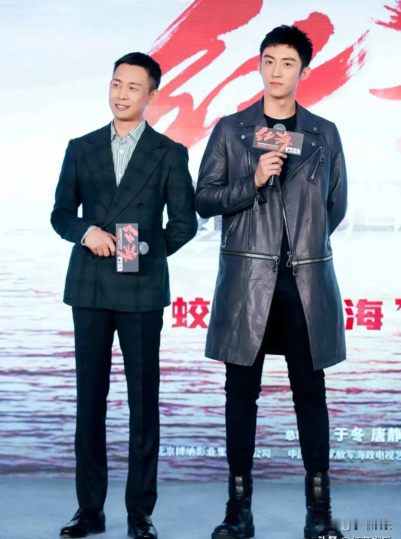 肯定黄景瑜帅啊！张译和帅就不沾边。一个高大英俊帅气，就是右边的黄景瑜，犹如潘安在
