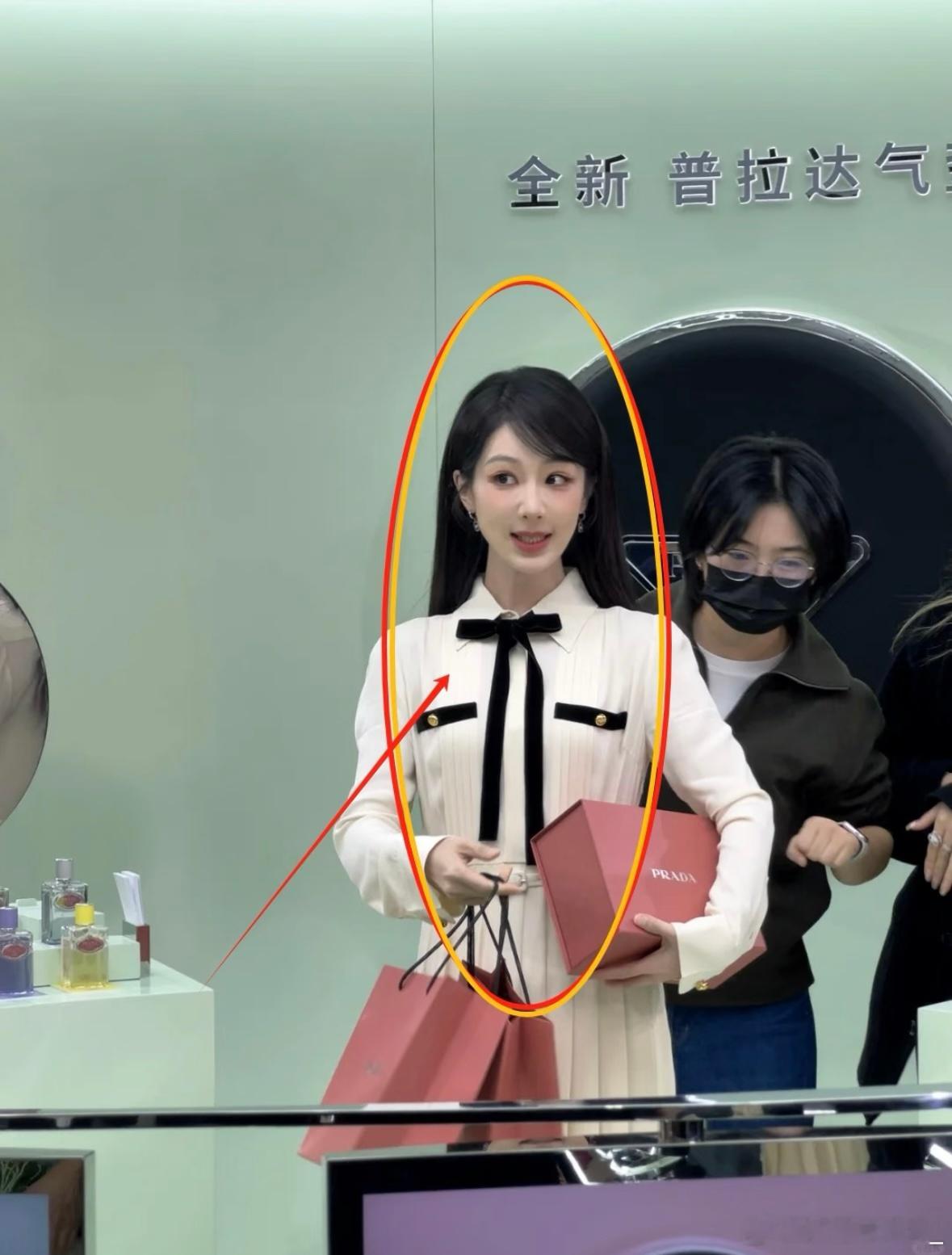我丢！！！杨紫现实长这样……杨紫现在状态好好啊!身材也好好，肉眼可见的精致了不少