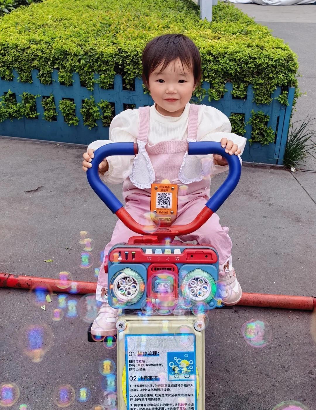 寻常时光 自在安然
把日常过得安稳从容，
静静陪伴童年岁月
没有烦恼的时光 生活