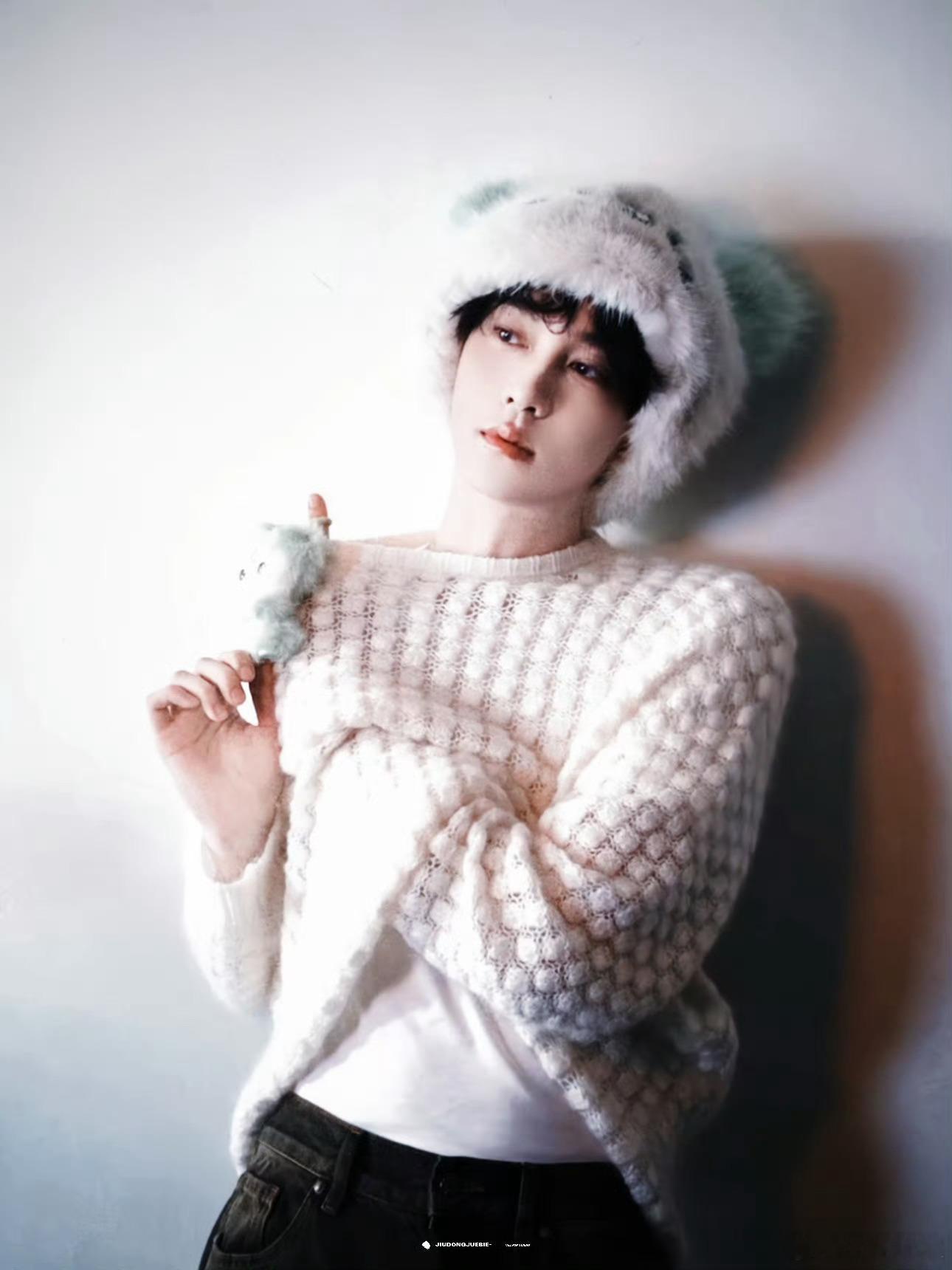 txn “你该一览半秋，踏过昔日淤泥，迎向万丈曙光” 星星醉酒到处跑 月亮跌进深