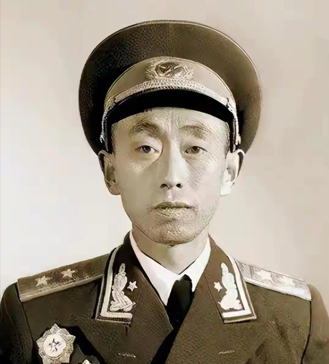 1983年，一位西路军老兵在医院看大门的时候，没招谁没惹谁，居然被人活活打死了。
