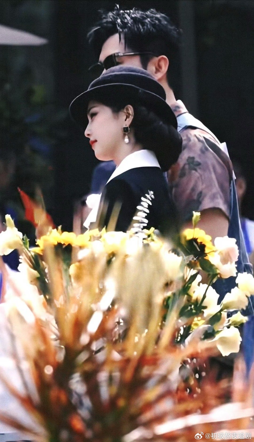 白鹿靠在李晨的肩膀上了？ 