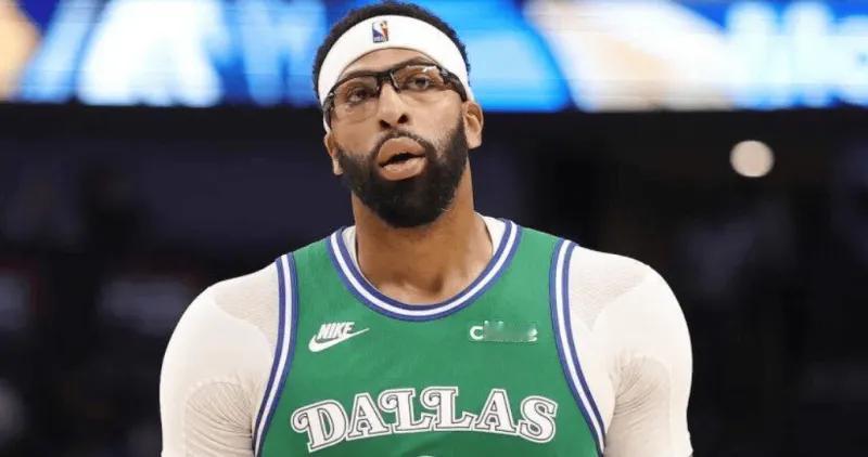 这是高情商的说法。
美记：戴维斯很可能会在独行侠打完本赛季的比赛。
低情商一点说