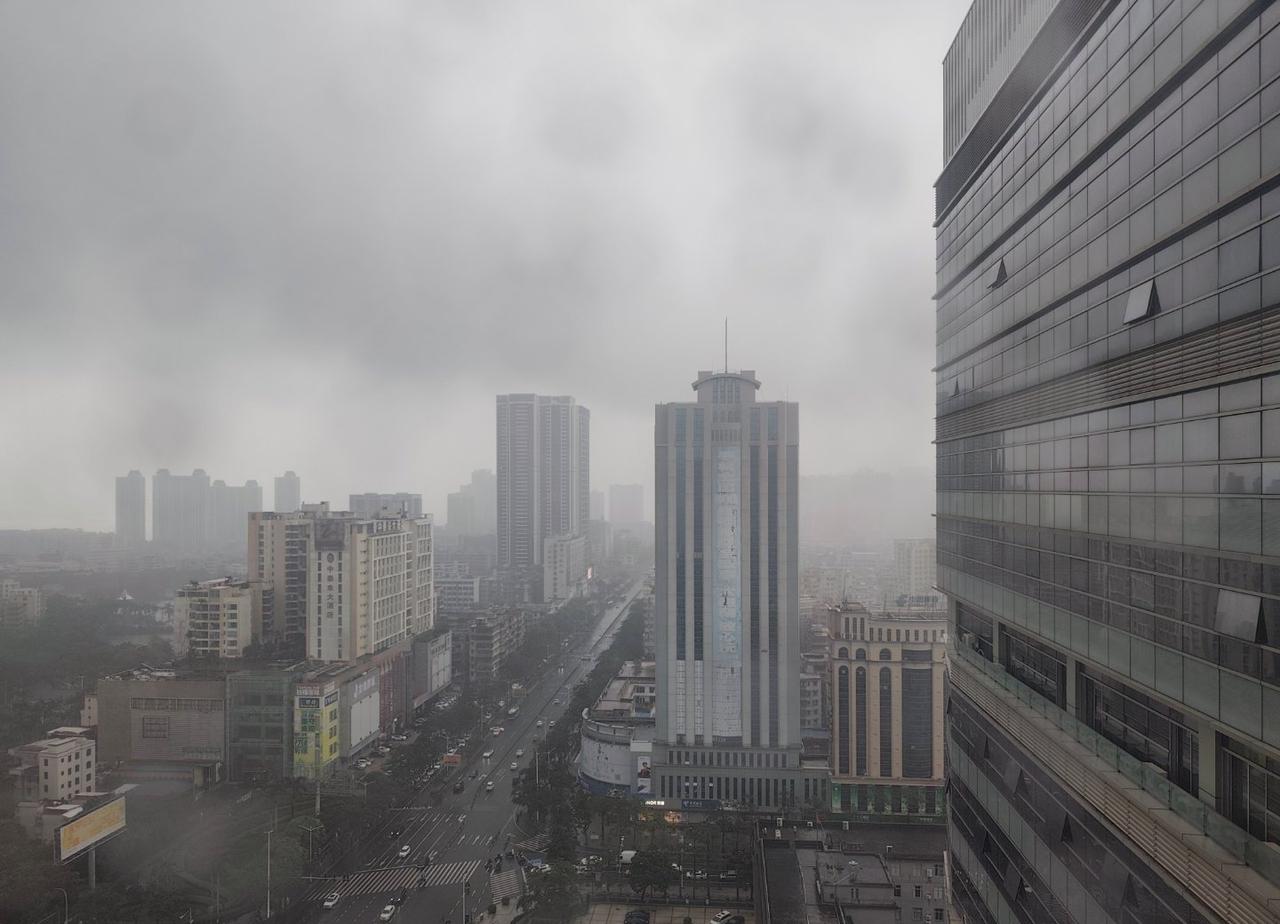 湛江，暴雨，幸好是在我们回到酒店之后。  ​​​