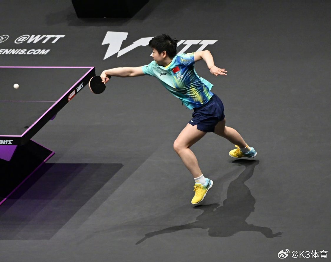 孙颖莎止步八强WTT重庆冠军赛爆出冷门，国乒内战上演青春风暴。孙颖莎在女单1/4