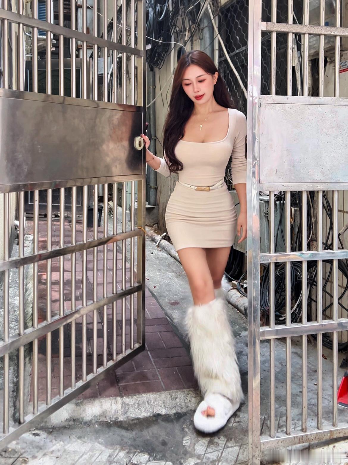 找一个擅长拍变装视频的摄影师，手机相机拍都可以，12.8下周一一起去彬榔谷拍摄?