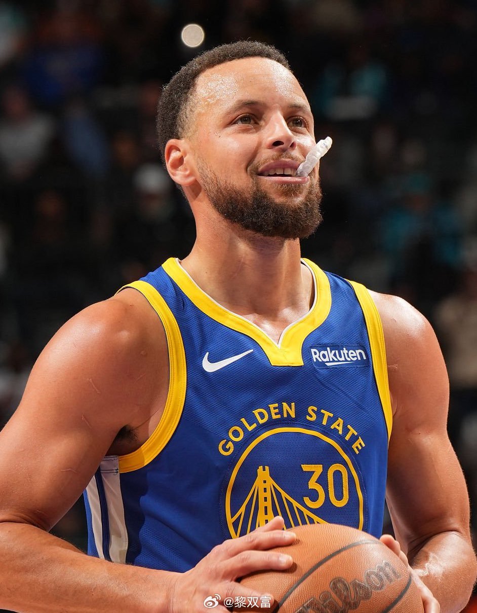 NBC勇士记者道尔顿·约翰逊报道，库里今天参加了完整的球队训练。如果伤情没有反复