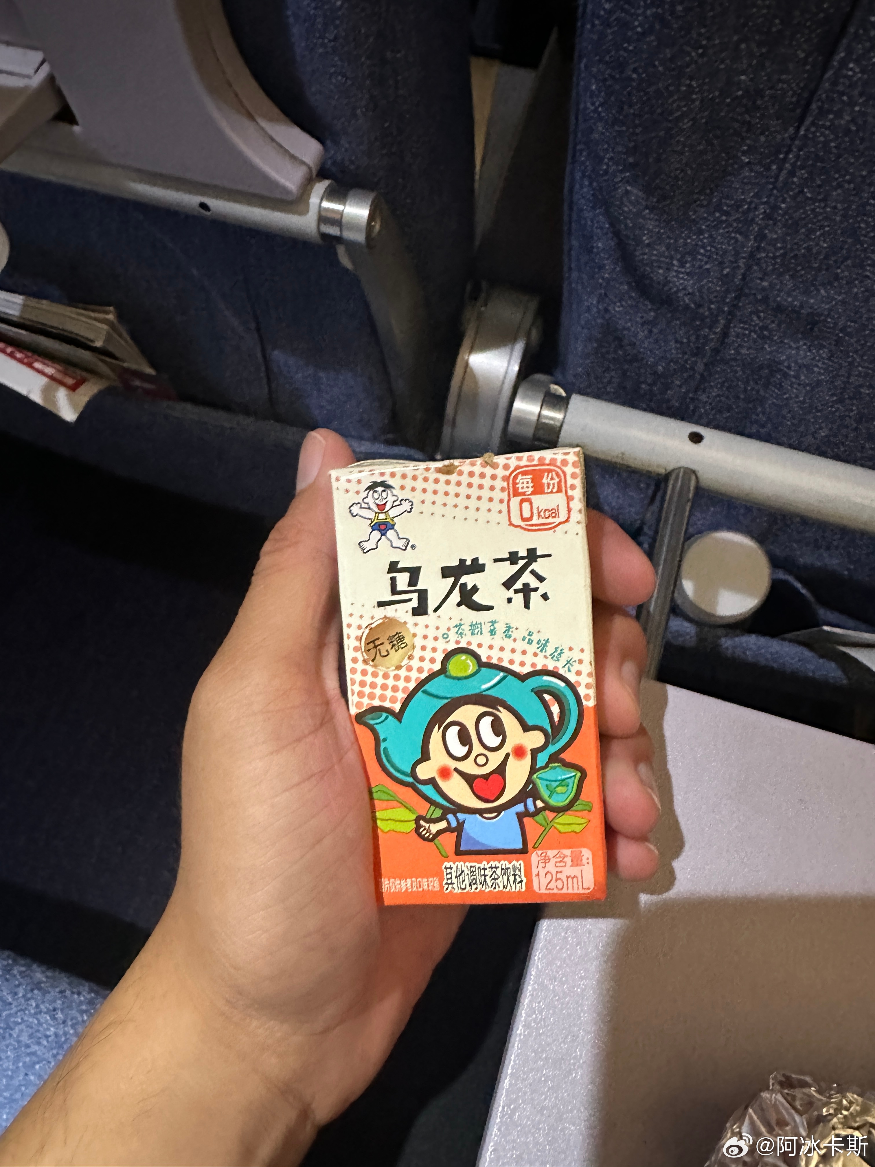 略微晚点 无伤大雅旺仔居然还有乌龙茶还是无糖的 还真没见过～ 