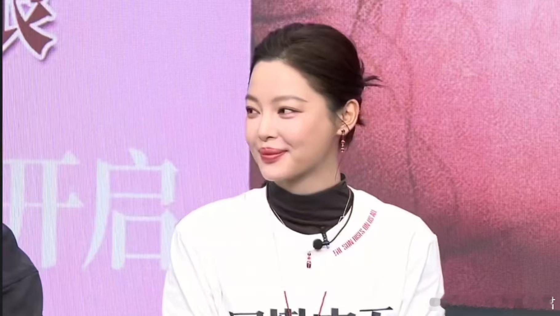 辛芷蕾直播 今日《日掛中天》扫楼名场面+1！导演蔡尚君夸辛芷蕾两场戏就藏着“获奖