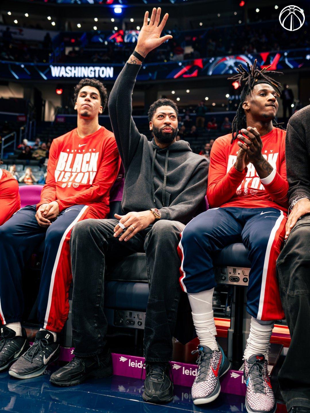 首次在奇才主场亮相的浓眉 安东尼戴维斯