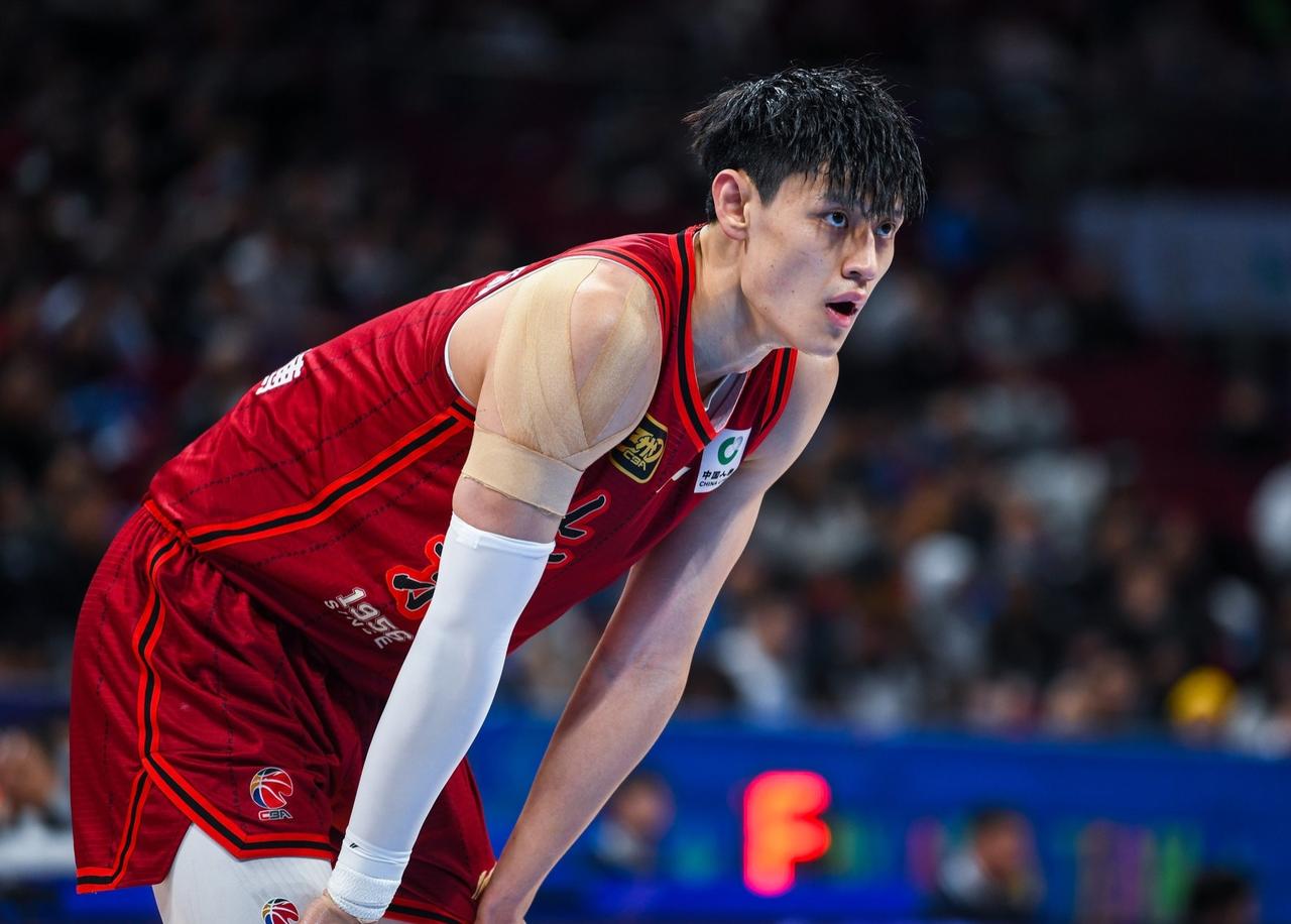 曾凡博最新消息返回CBA签约首钢三年冲击NBA失败！又是一个中国篮坛🙂伤仲永吗