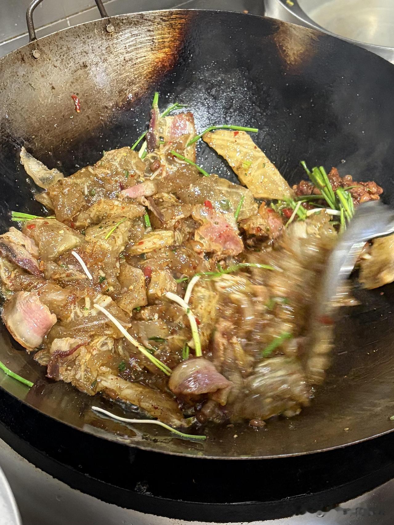 红薯粉炒腊肉！谁懂这道菜到底有多好吃大火大锅炒的菜真的超级香！

如果一定要选一