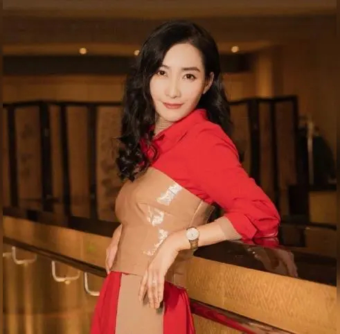 陶昕然浪姐全妆路透 镜头里的全妆是舞台的铠甲，眉眼间的锐利藏着对舞台的执着。从“