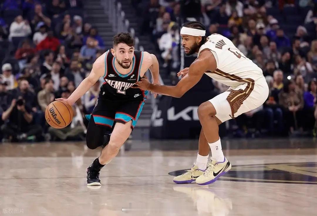 库里缺阵！桑托斯绝杀+全队7人上双 勇士送灰熊3连败北京时间2月10日，NBA常