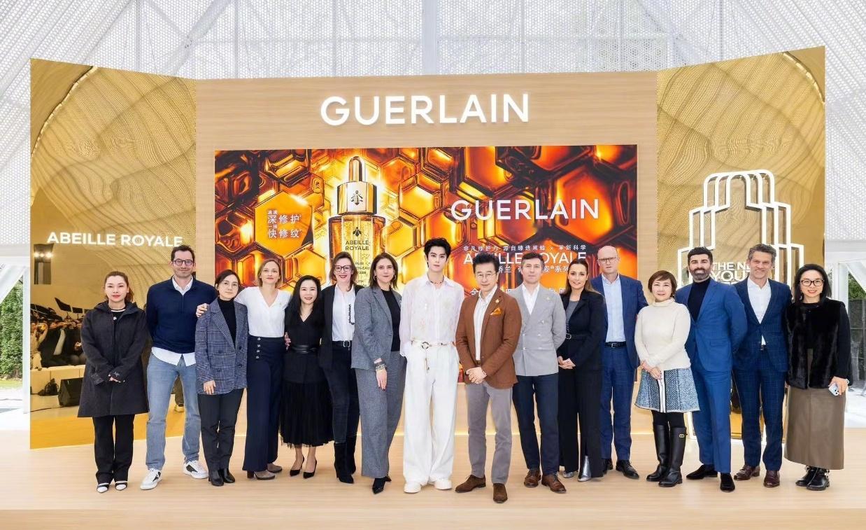 原谅他家粉丝不认识LVMH集团大中华区总裁，毕竟人家只代言娇兰。不像王鹤棣除了娇