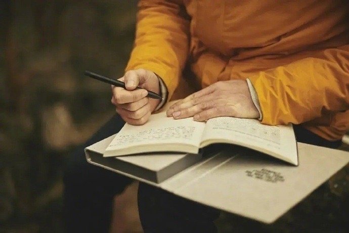 放得下，是因为能看得开，而看得开，是仰仗于两个方面，一是内心足够强大，二是要阅历