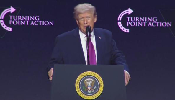 特朗普发声吐槽共和党中期选举表现，直言自己政绩无人能及！北京时间4月18日，美国