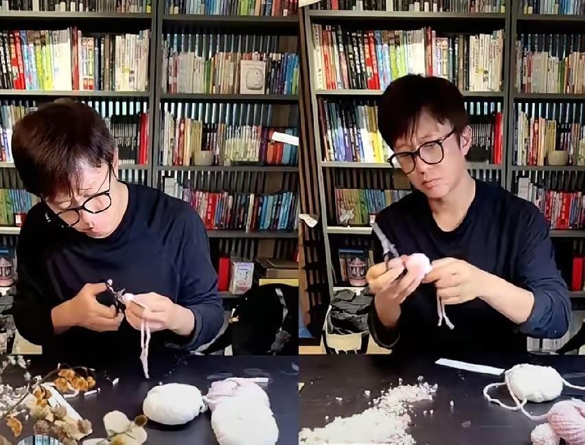 孙俪晒出和邓超一起为女儿织围巾，庆祝小花12岁生日！看人家这父母当的，真的是用心
