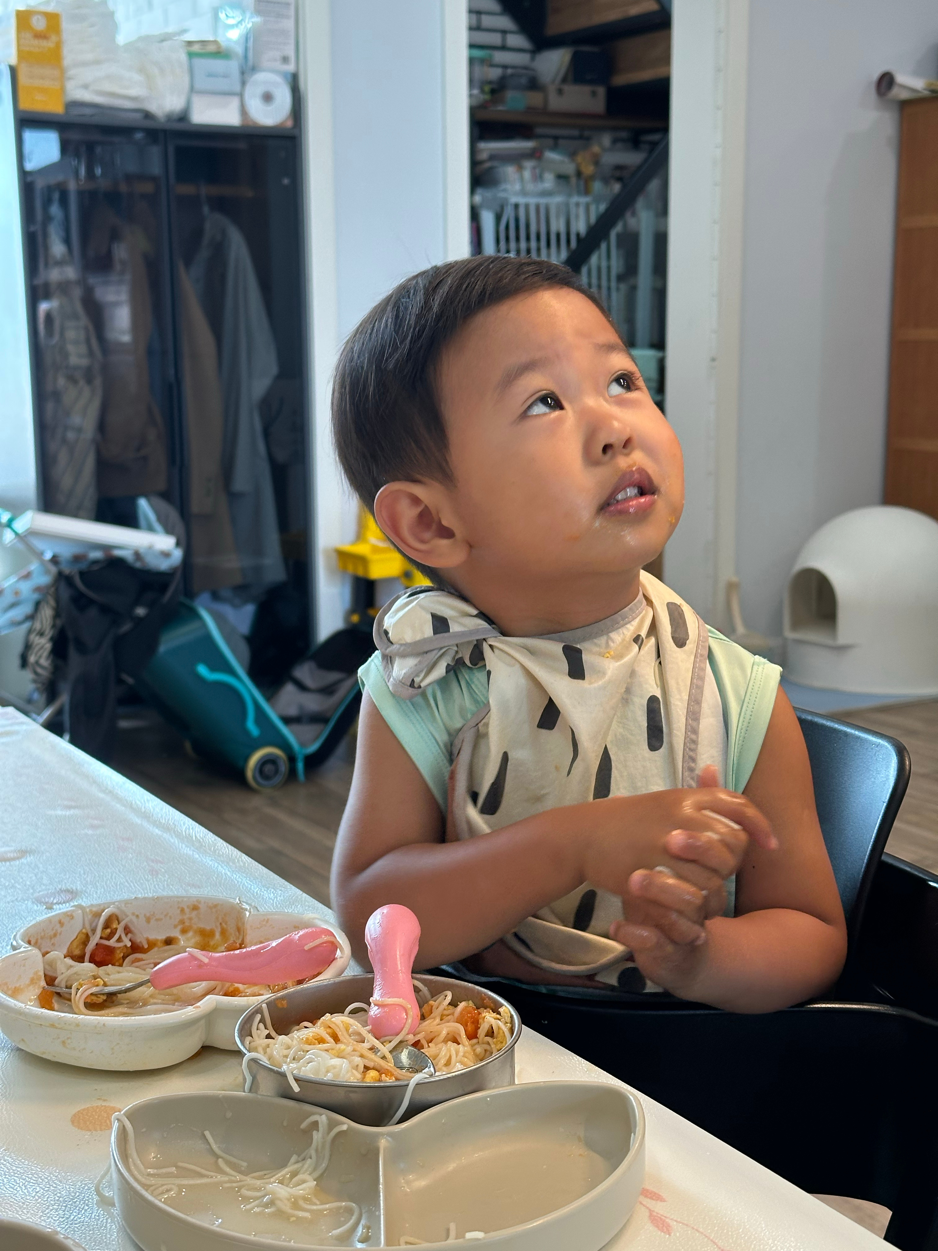 早上naonao做西红柿打卤面，结果拌在一起孩子不要吃，说“我就要吃白面”，然后