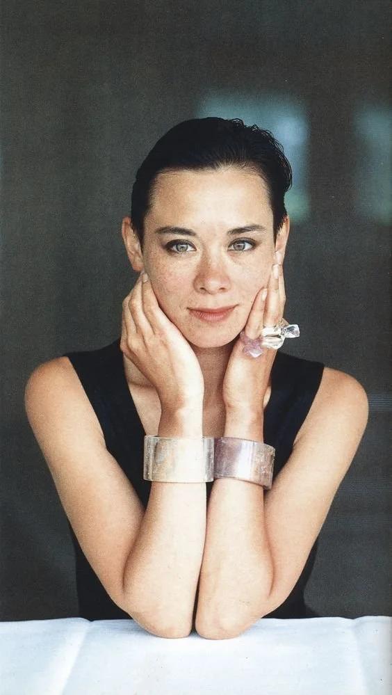 美日混血的国际超模兼珠宝设计师周天娜曾说："我以前以为，性开放是自由。后来我才知