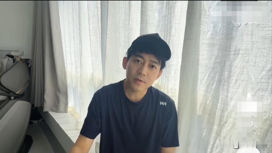 6月17日，梅西在比赛中上演帽子戏法，引发全网沸腾。歌手苏醒连发多条微博激动点评