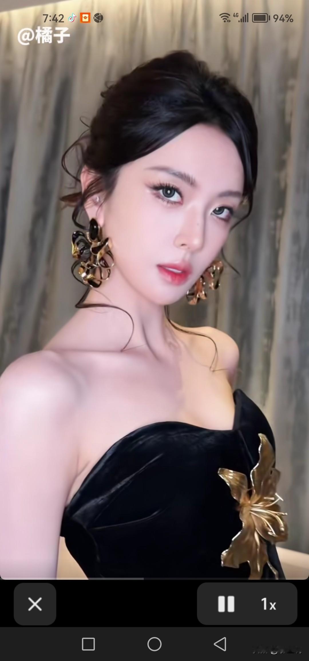 很多人评判女人有没有福气，习惯看婚姻好不好，旁人疼不疼，物质够不够丰厚。
 
越