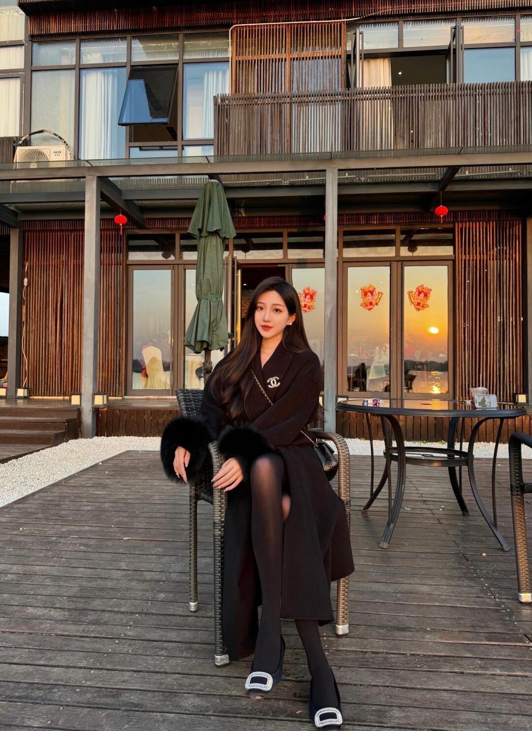 今日穿搭分享穿搭有气质的穿搭是怎么样的  女生如何穿搭看起来时尚更有品味呢 今日