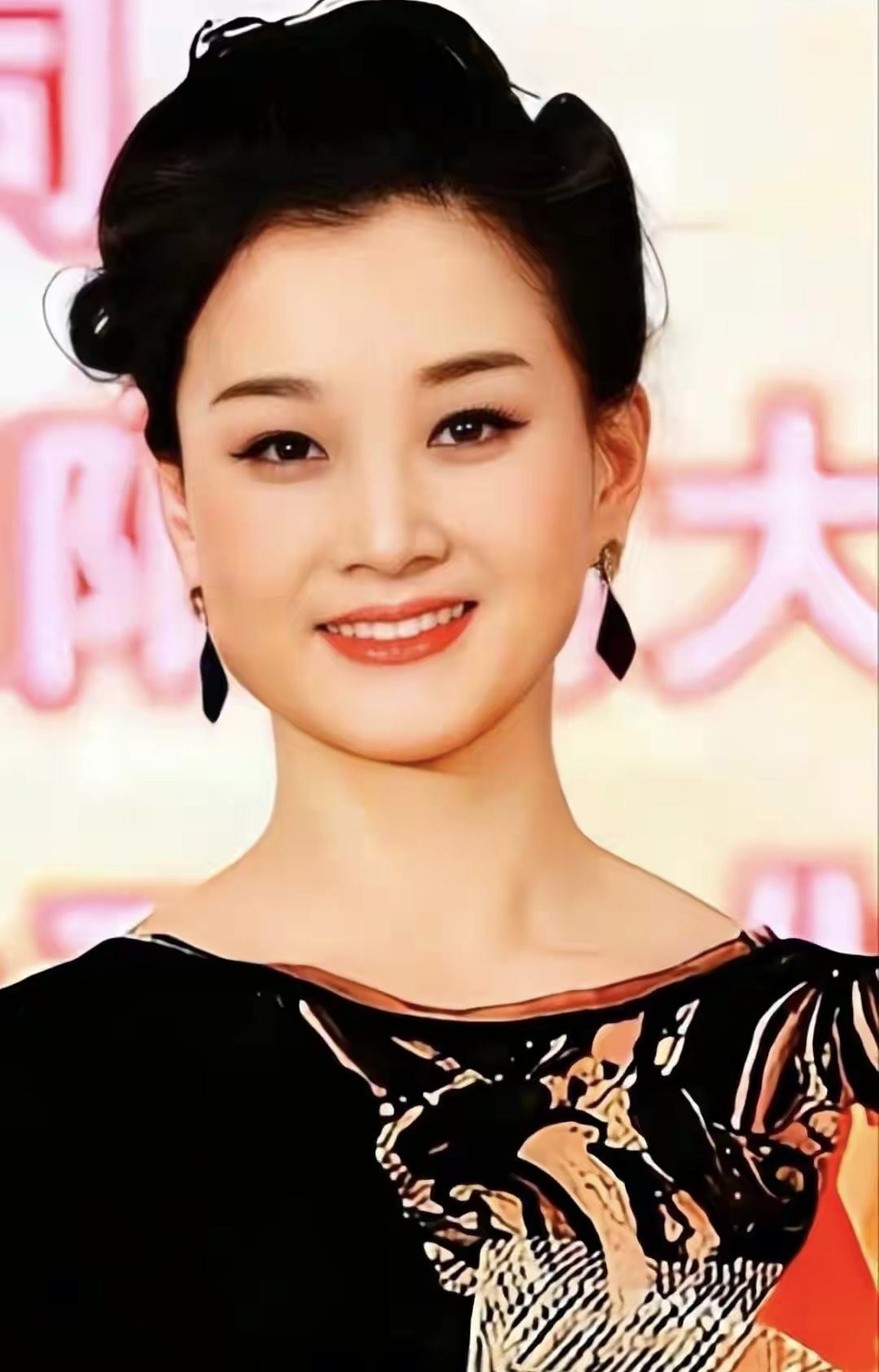 曾经很火的最美女歌唱家宋祖英，大家还记得吗？她唱的歌曲真精彩，台风大气，声音完美