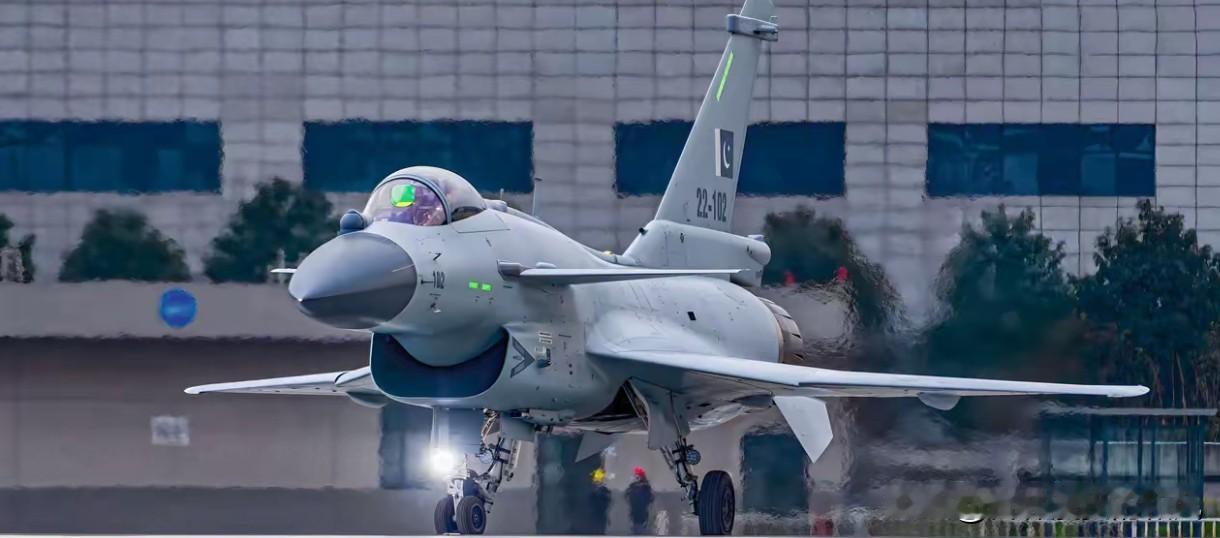 最新消息，洛克希德·马丁公司为中国台湾地区空军生产的首批3架F-16V Bloc