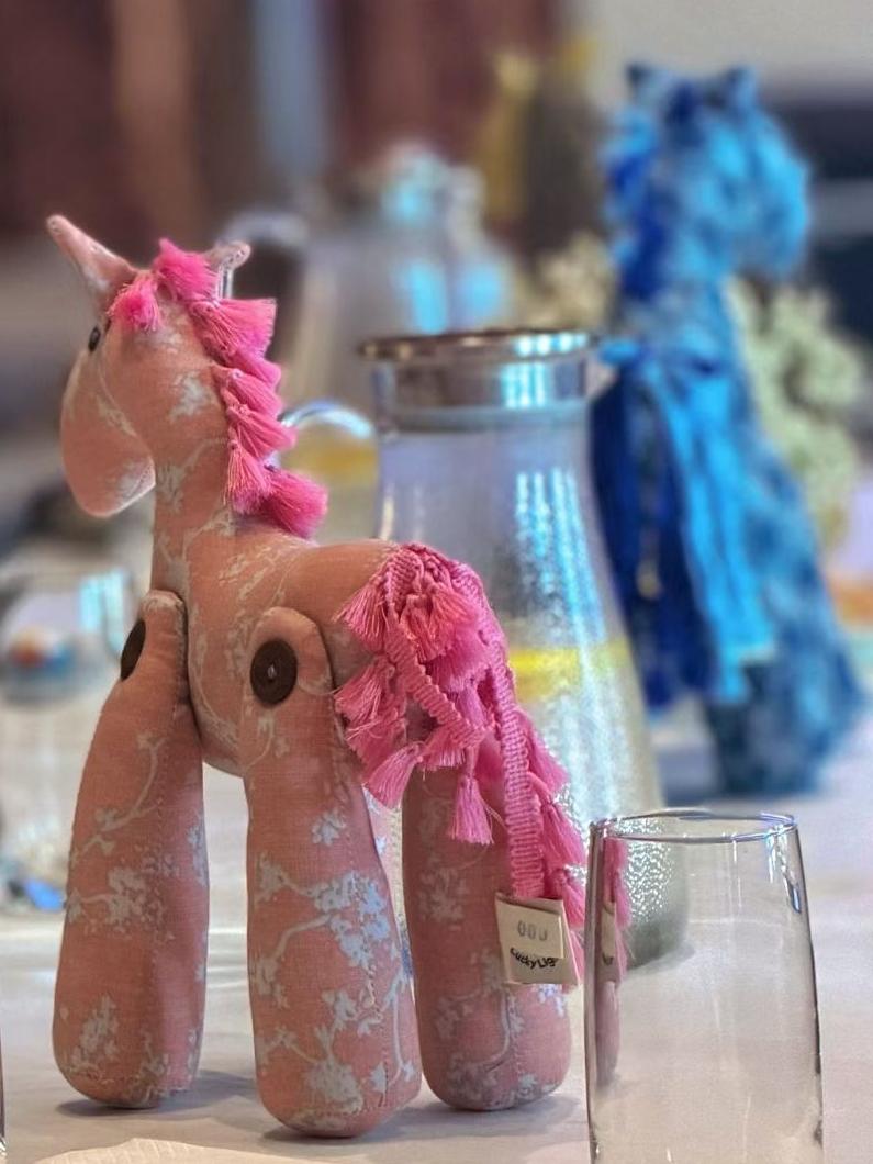 在我眼里特朗普就是一狂妄自大的战争贩子，人要是不要脸了，就会天下无敌！[捂脸][