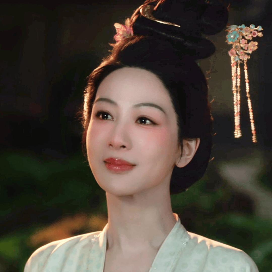 这个杨紫好会演《锦绣芳华》大家看了吗？这几天播出的几集杨紫细腻的表情、动作、眼神