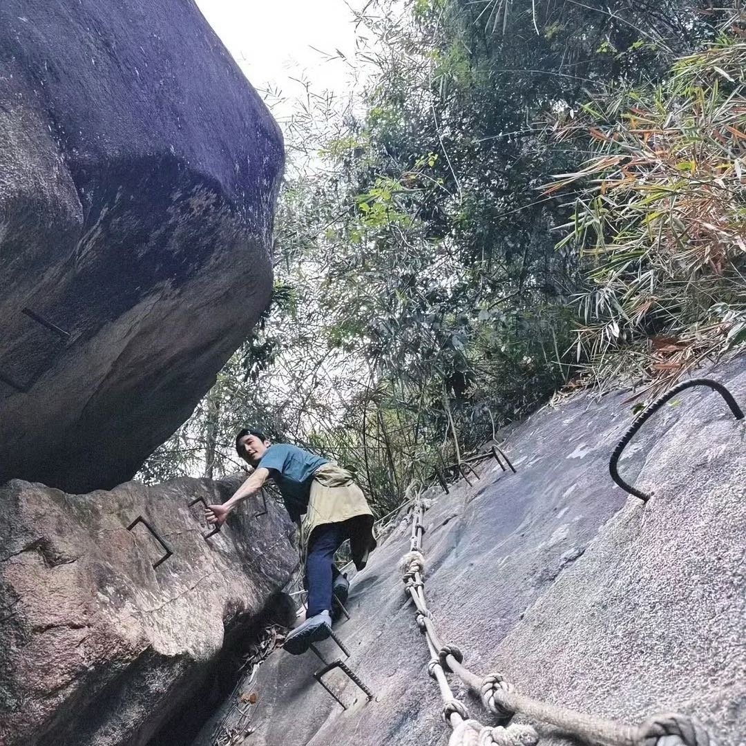 张新成疑似回应分手娱乐圈的感情总是备受关注，他们的感情走向如何我们不得而知。但作
