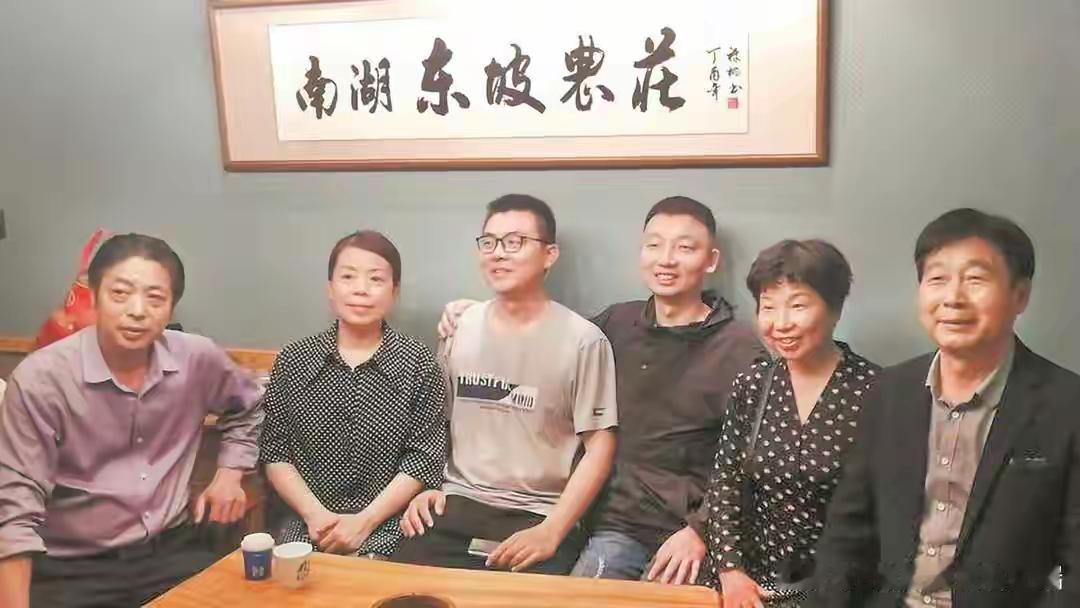 热点观点畅聊会 两个家庭如此的结局，真是让人唏嘘！28年前抱错了孩子本来是一场悲