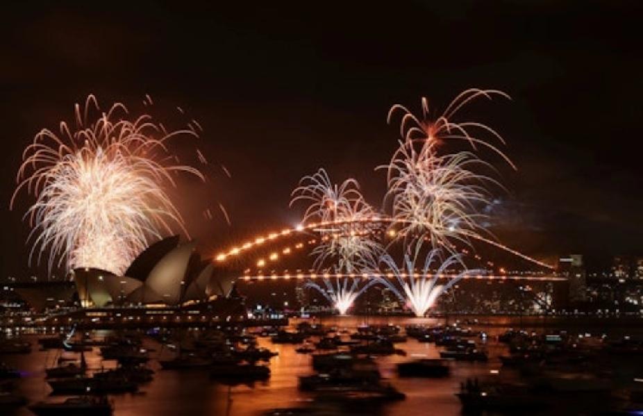 新西兰和澳洲率先迎来2026年啦！当倒计时结束，璀璨的烟花在夜空中绽放，那场面肯
