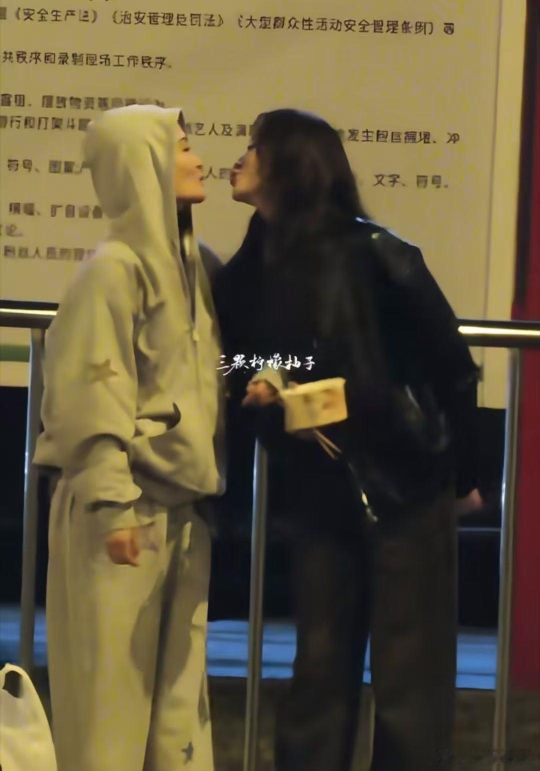 浪姐 夹心饼干吻乘风2026浪姐真的名副其实处处吻，姐姐们毫不吝啬表达对彼此的喜