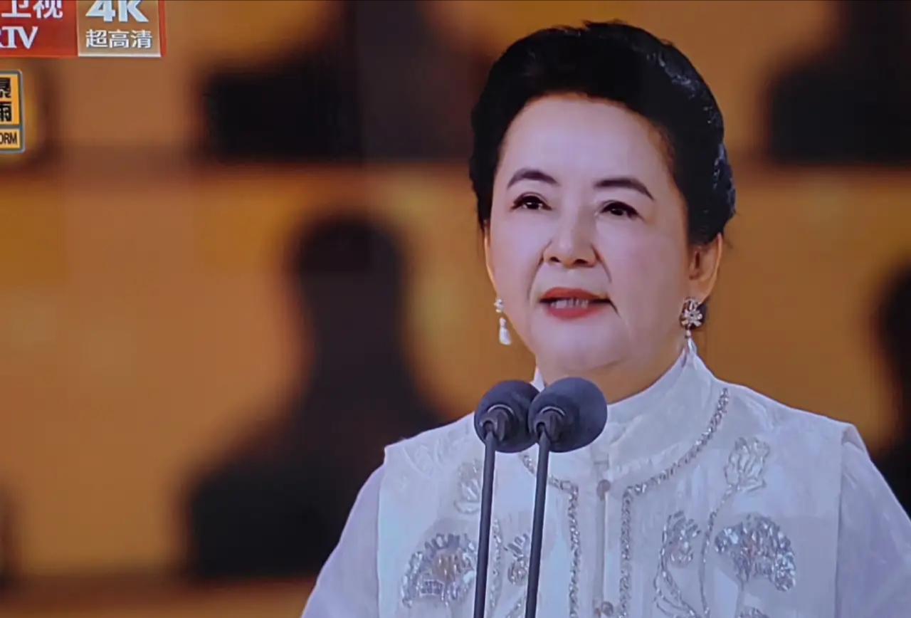六十多岁胡慧中现身百花奖，从漂亮女人到老太太，让粉丝都惊呆了
8月10号第38届