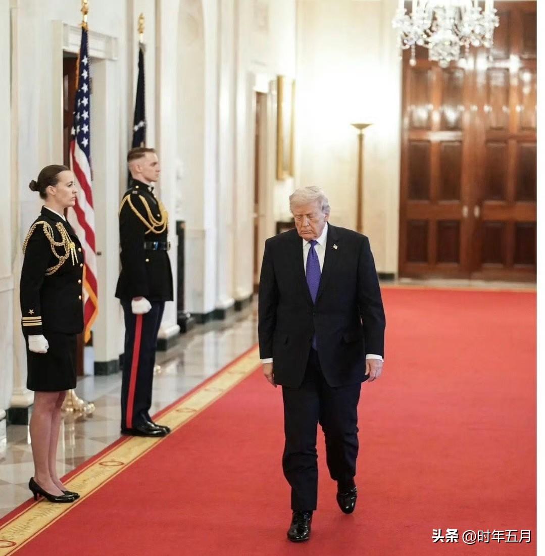 波斯湾和阿曼湾海域，已有六艘商船被伊朗击中

霍尔木兹海峡，航运没有完全停滞，但