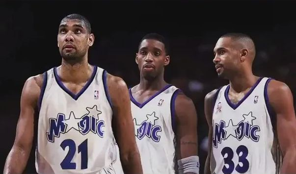 关于老里有个谣言，说当年邓肯已经决心了转会魔术，结果里弗斯拒绝邓肯的家人做球队飞