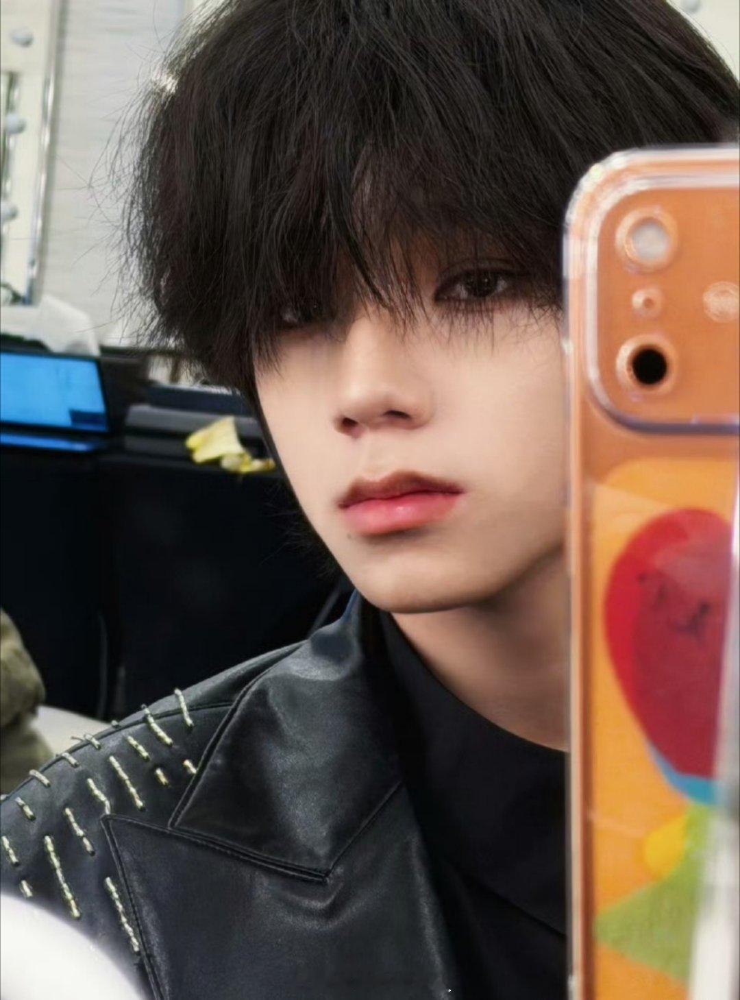 王橹杰王橹杰付彬言王橹杰我们的少年时代2 最新路透颜值暴击！骨相优越轮廓精致，新